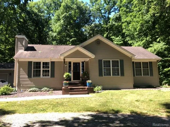 7907 Stewart Rd, Monroe, MI 48162