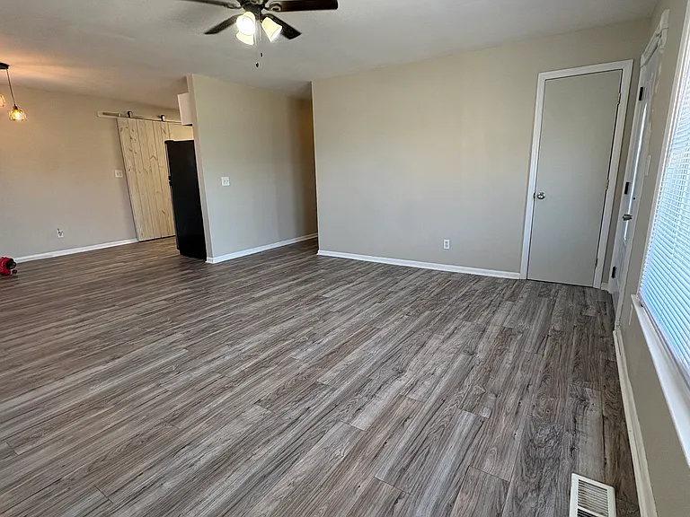 1900 Anderson Ave — Photo 5