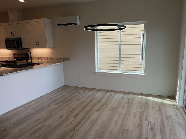 Seven Oaks Luxury Duplexes — Photo 22