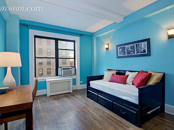 3rd image of 116 W 72nd St APT 8C