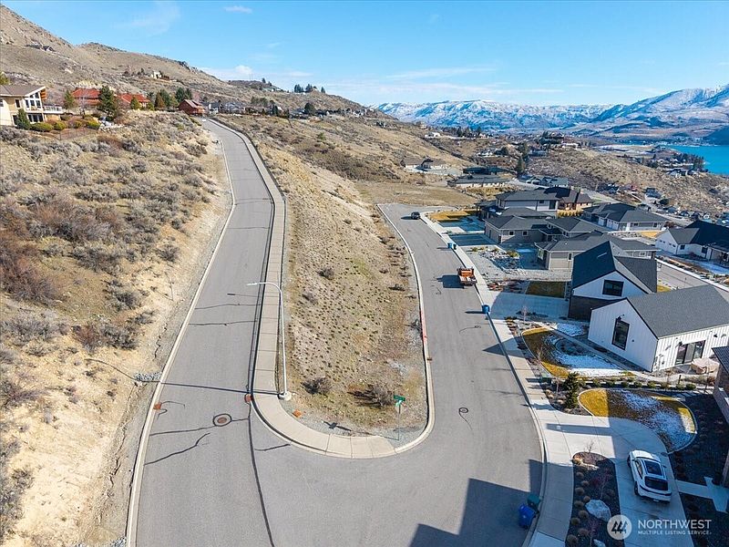 2nd image of 270 Crystal View Drive