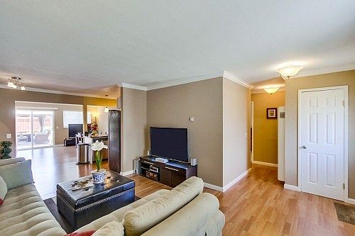 4th image of 10162 Empress Ave