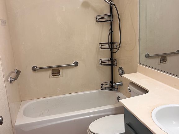4th image of 242 Honeydew Dr