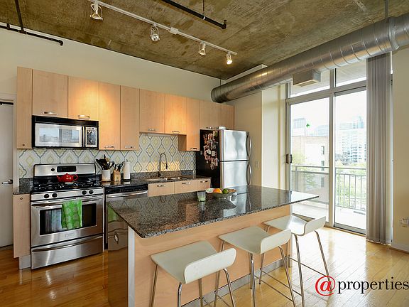 Kitchen / Living Room