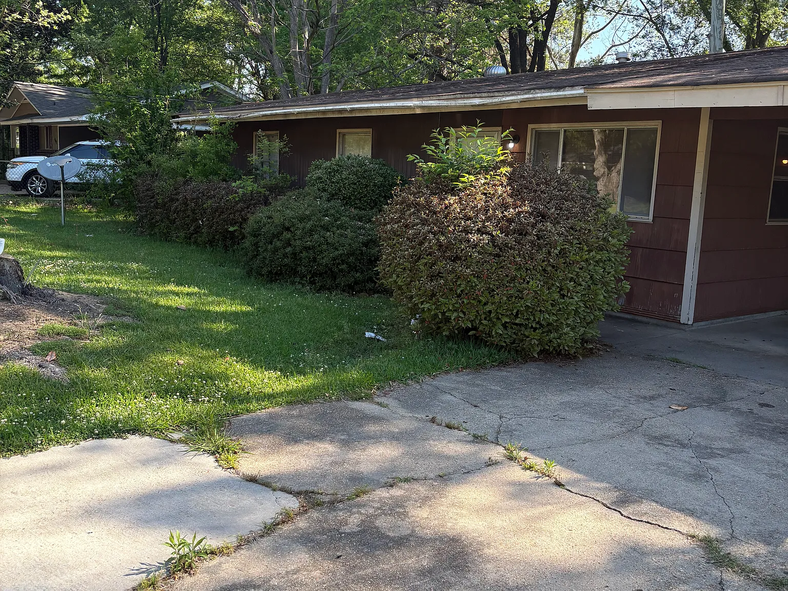 3 bed, 984 sqft, $945 — Photo 2