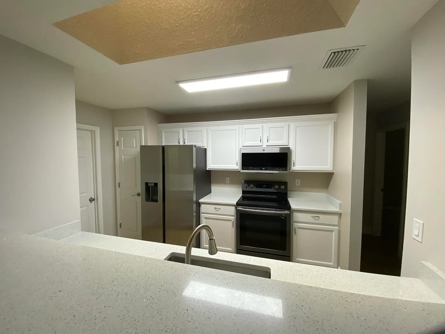 3 bed, 2.0 bath, 1340 sqft, $2,500 — Photo 4