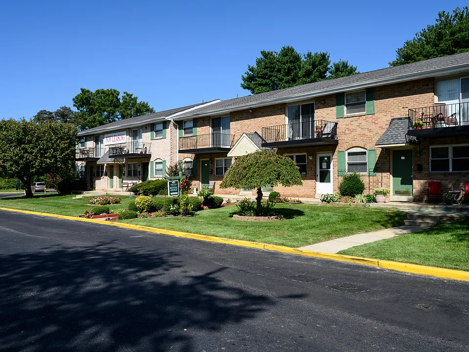 Jamestown Square Apartments