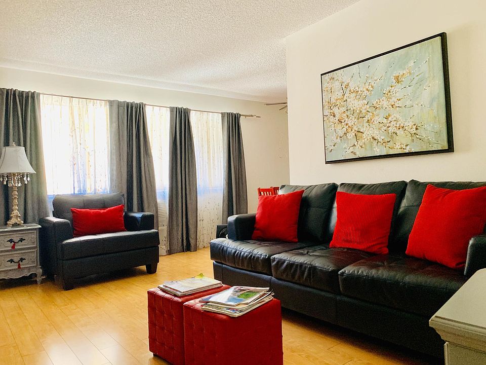 Very Comfortable Living Room