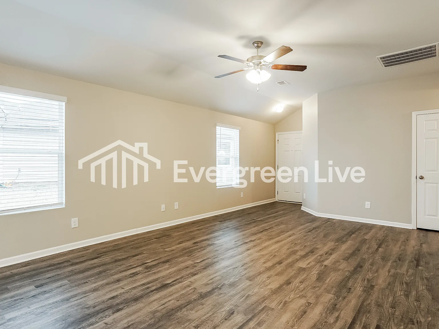 3 bed, 2.0 bath, 1249 sqft, $1,445 — Photo 3