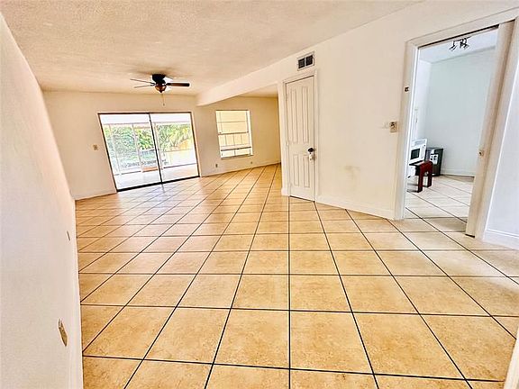 3rd image of 353 Sunshine Dr