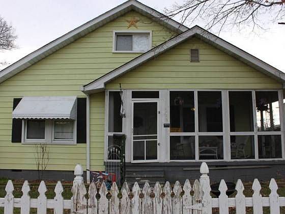 1st image of 1119 W 4th Ave