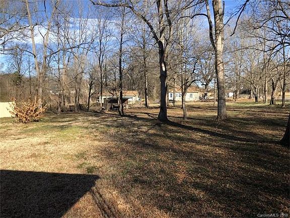 2nd image of 2416 Skyland Dr