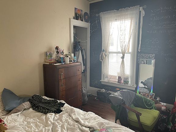 5th image of 2937-39 N Maryland Ave