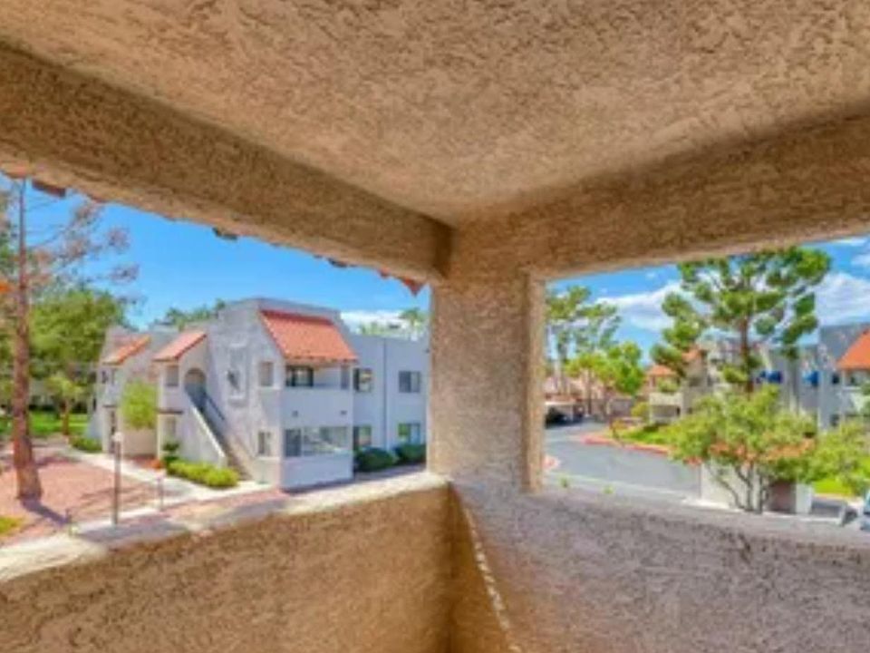 1st image of 101 N Luna Way