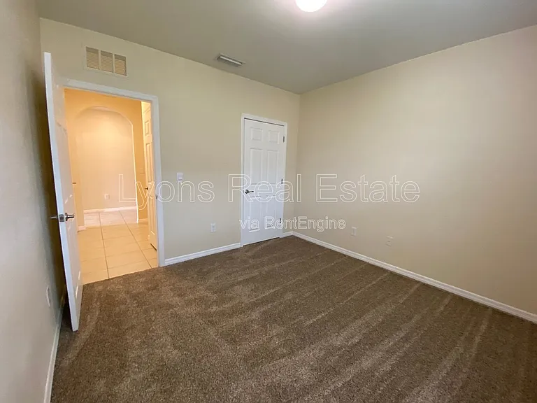 111 NW 9th St — Photo 13