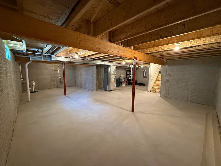 666 E Bluff Cir — Photo 12