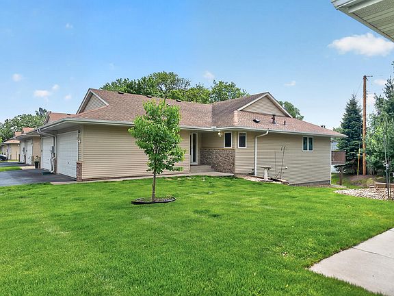 2nd image of 833 White Oak Ct