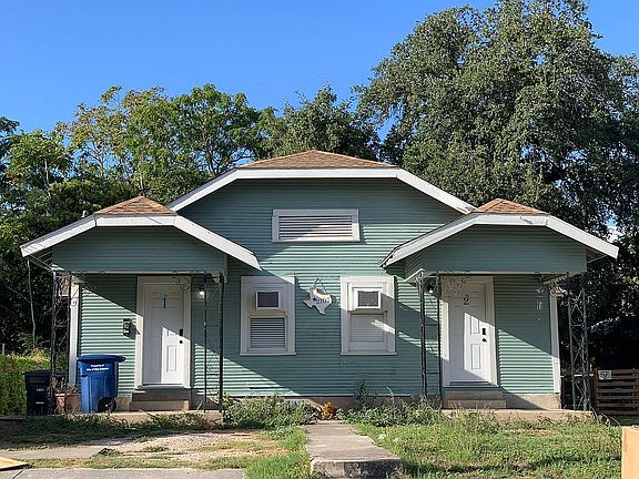 2nd image of 2107 Iowa St