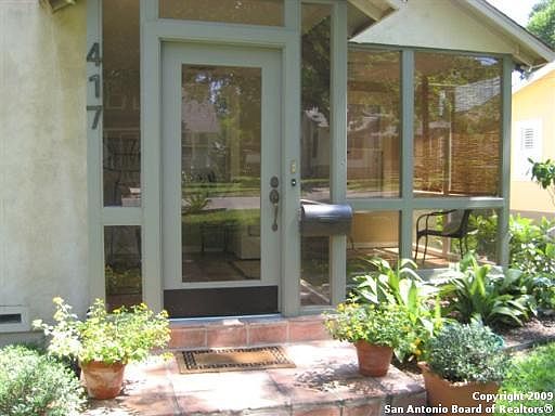 2nd image of 417 Corona St