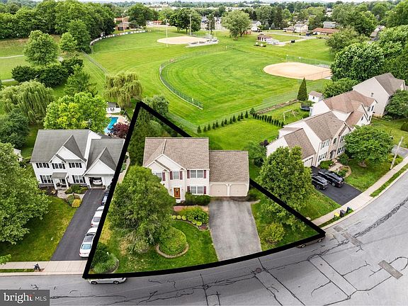 4th image of 420 Woodhall Dr