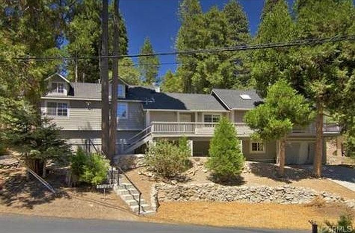 house was painted 2021 is now blue white trim looks better house has a long cape cod look for privacy between bedrooms 2 at 1 end 2 at the other end