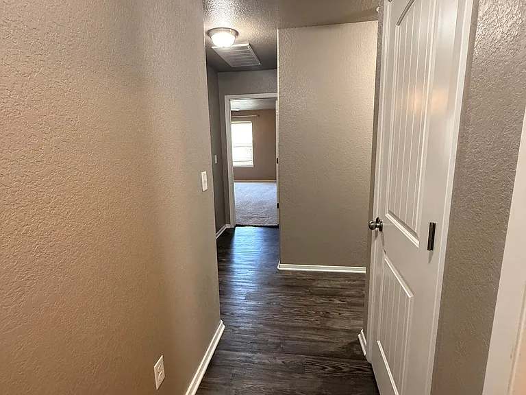 2909 N 14th Pl — Photo 2