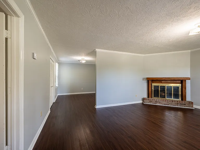 2305 Oketo Dr — Photo 3