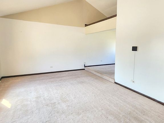 4th image of 715 E 193rd Pl