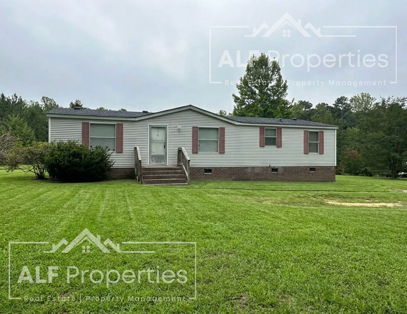 Spacious 3-Bedroom Home on Nearly an Acre 157 Autumn Lane — Photo 1