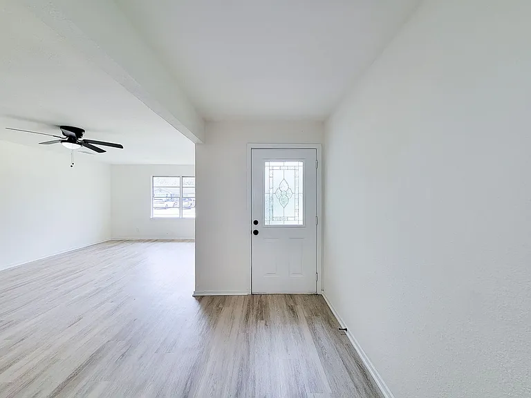 301 Cypress St — Photo 10