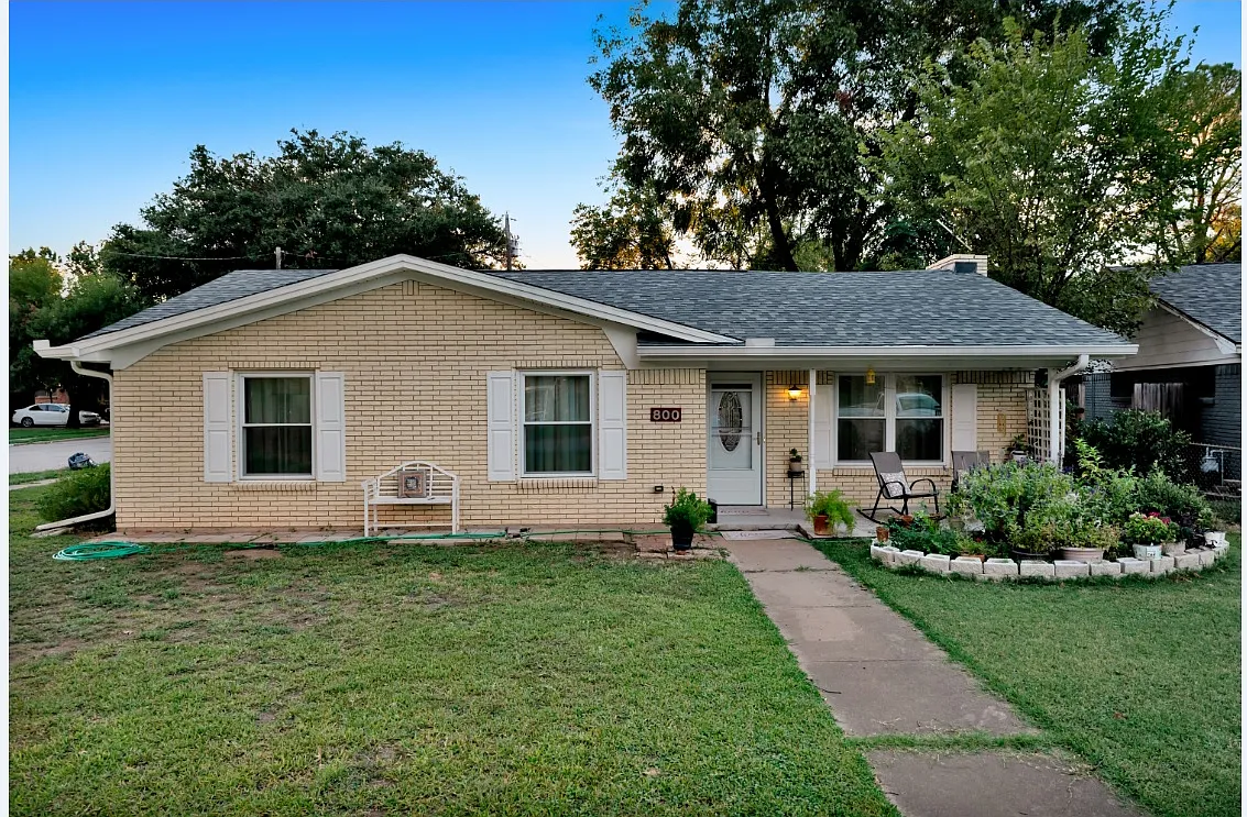 3 bed, 1712 sqft, $2,600 — Photo 1
