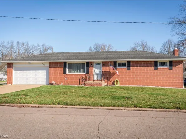 395 2nd St SE, Brewster, OH 44613