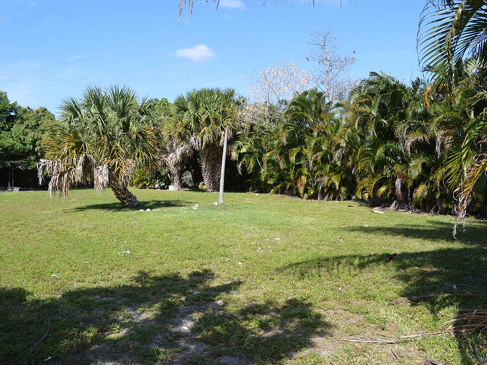 2nd image of 1683 Plantation Dr