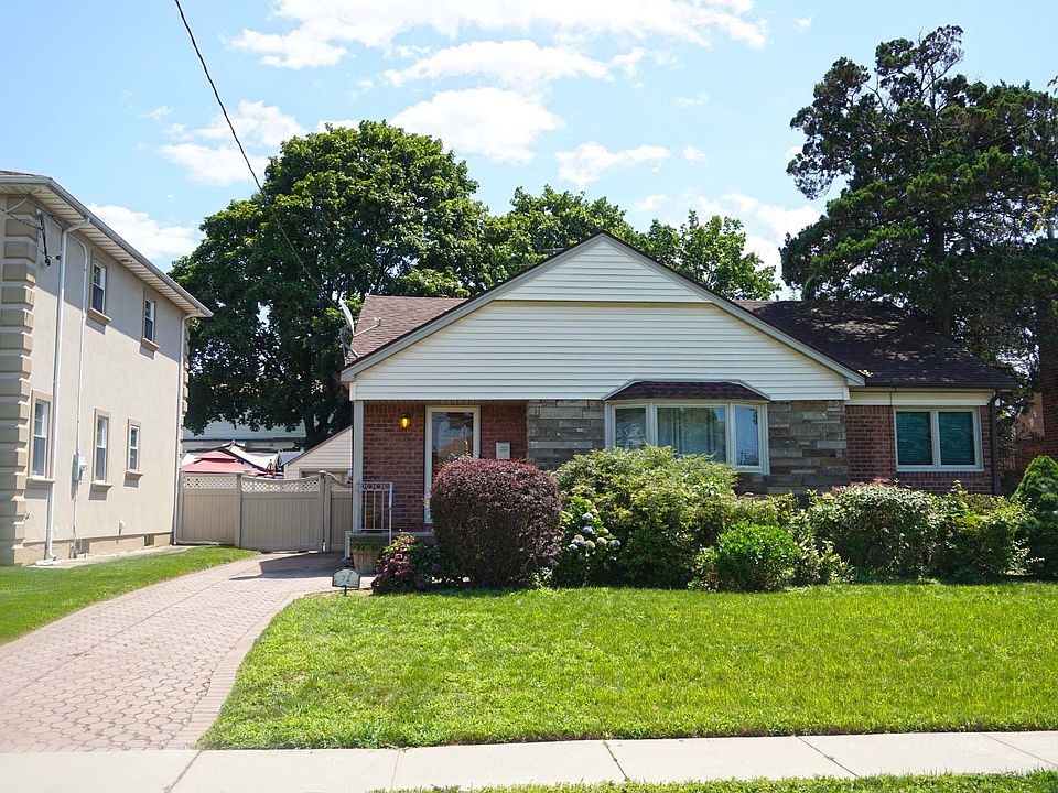 1st image of 72 Margaret Dr