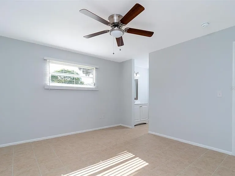 533 E Charlotte Ave — Photo 8