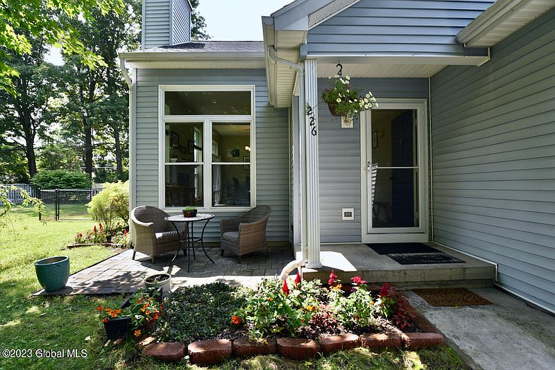 3rd image of 226 Meadowlark Drive
