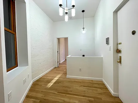 Rented by J PRESTON AND ASSOCIATES INC | media 18