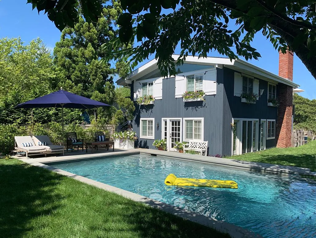Beach Living — Photo 2