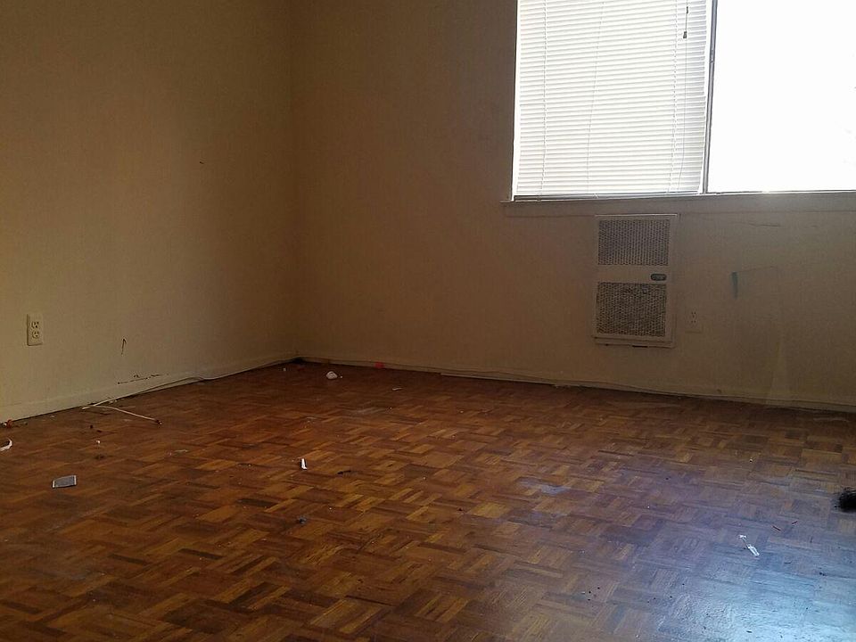 2nd image of 265 E 19th St APT 4A