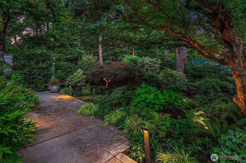 5th image of 3135 Hunts Point Circle
