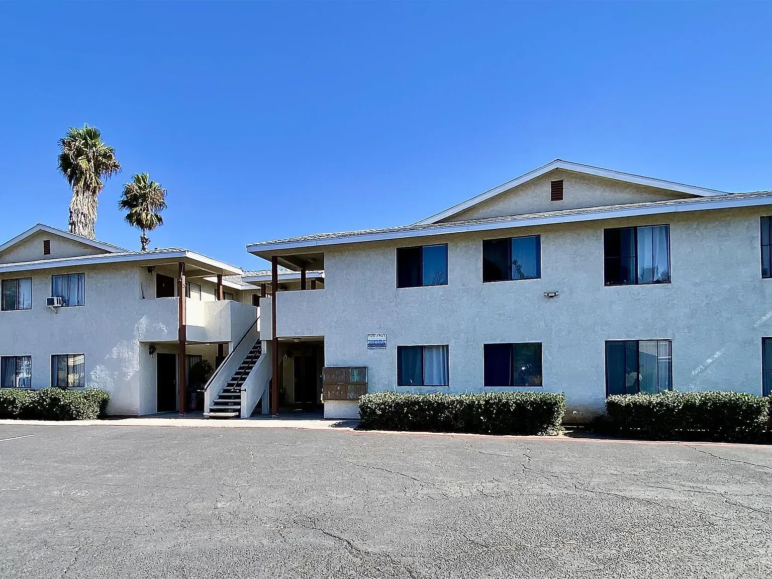 8965 Switzer Dr — Photo 2