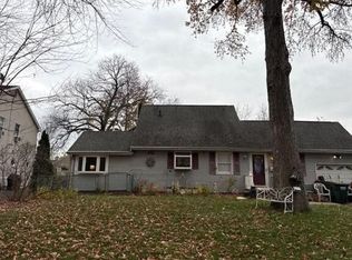 320 Parkway Dr, Clark, NJ