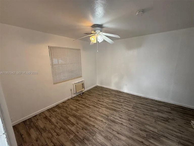 34 SW 5th St #2 — Photo 11