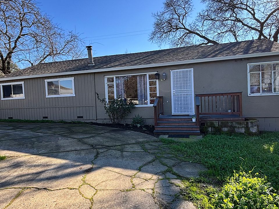 Front view of rental house.