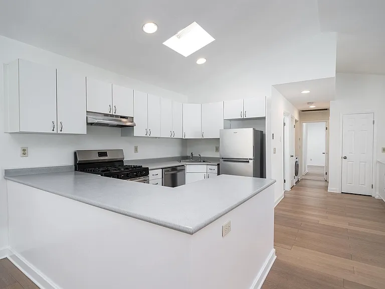 79 Sherman Pl #2 — Photo 6