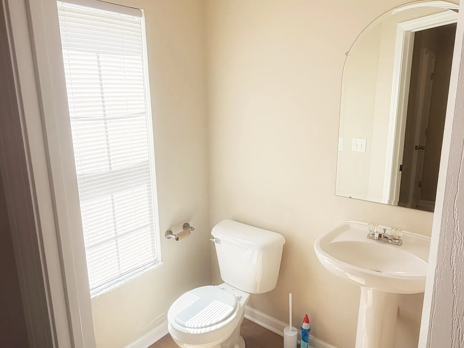 3 bed, 1.5 bath, 1800 sqft, $2,000 — Photo 4