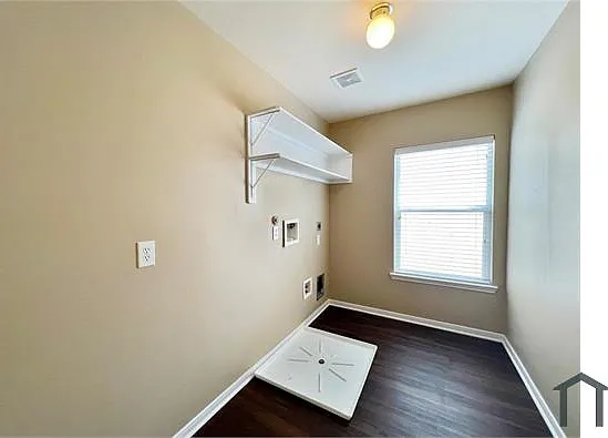 5 bed, 2316 sqft, $3,200 — Photo 3