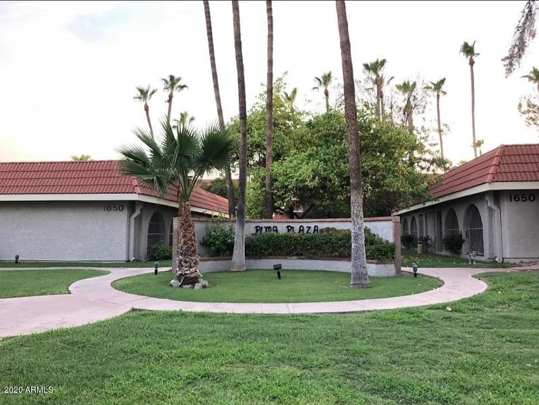 2 bed, 925 sqft, $1,950 — Photo 1