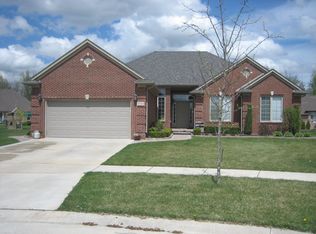 37363 Lone Pine Ct, New Baltimore, MI 48047
