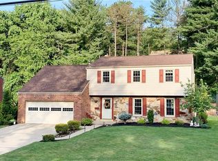 6126 Great Dane Dr, Bethel Park, PA 15102